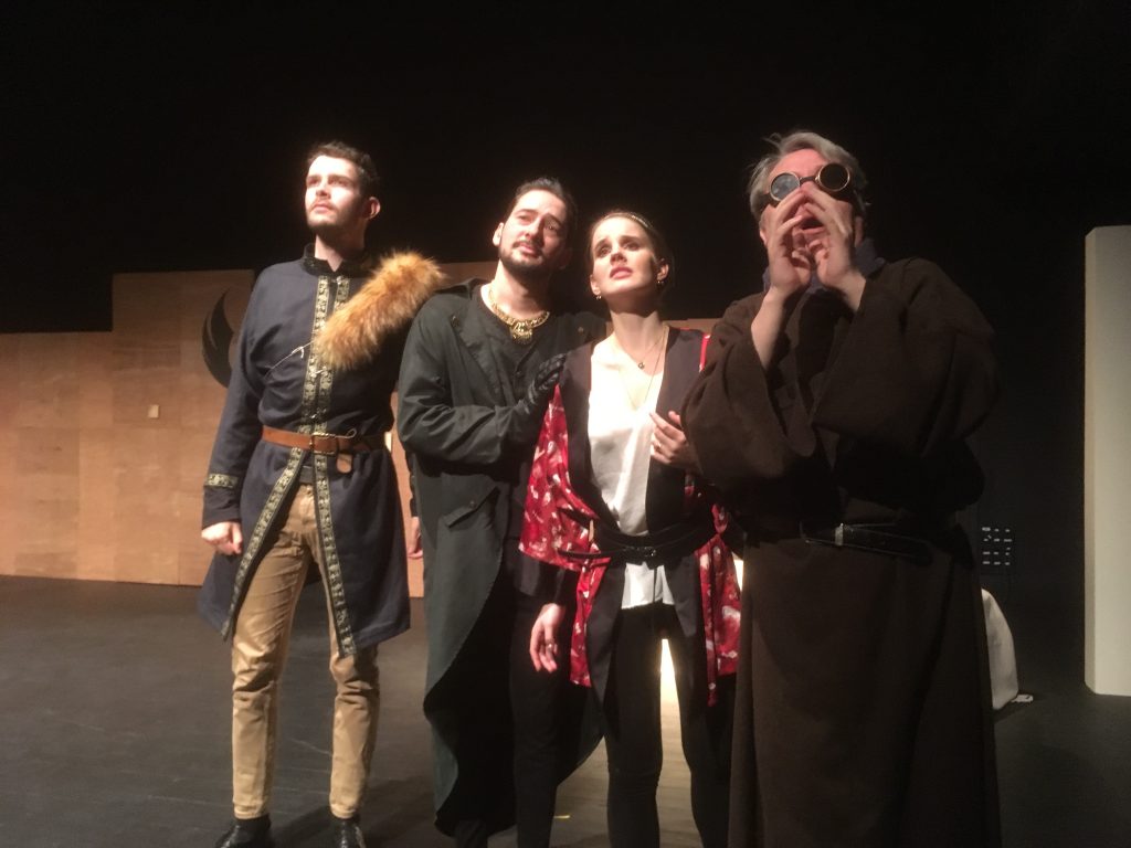 La Guerre De Troie N'Aura Pas Lieu, Pièce de Théâtre Amateur | Au Même